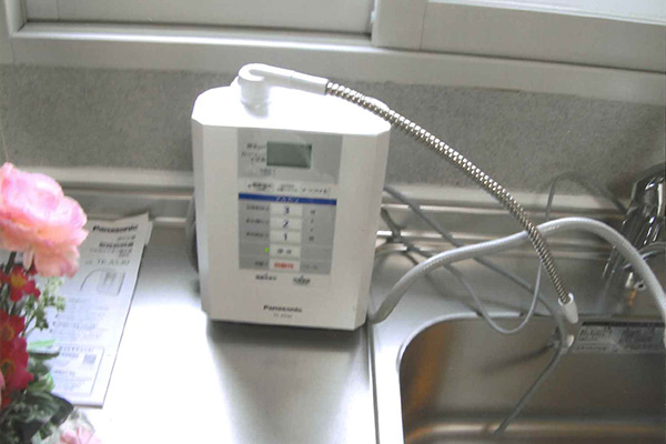 写真:アルカリイオン整水器